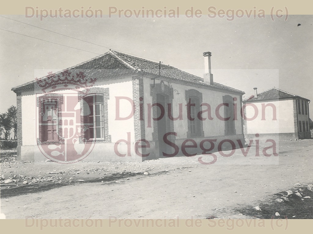 649 Escuela de Niños y Casa del Maestro de Adrados