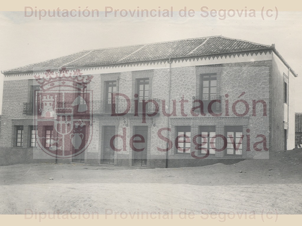 678	Escuelas y Ayuntamiento en Yanguas de Eresma 