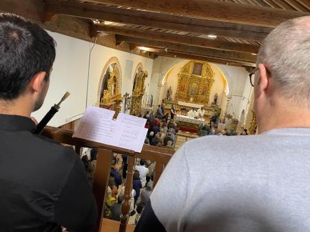 Collado Hermoso revive la Misa Collalba tras 85 años de silencio, al son de dulzaina y tamboril