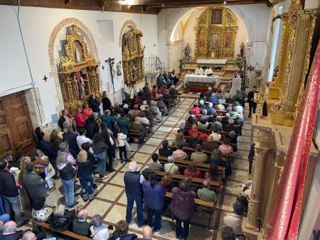Collado Hermoso revive la Misa Collalba tras 85 años de silencio, al son de dulzaina y tamboril
