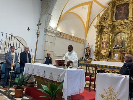Collado Hermoso revive la Misa Collalba tras 85 años de silencio, al son de dulzaina y tamboril