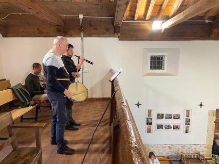 Collado Hermoso revive la Misa Collalba tras 85 años de silencio, al son de dulzaina y tamboril
